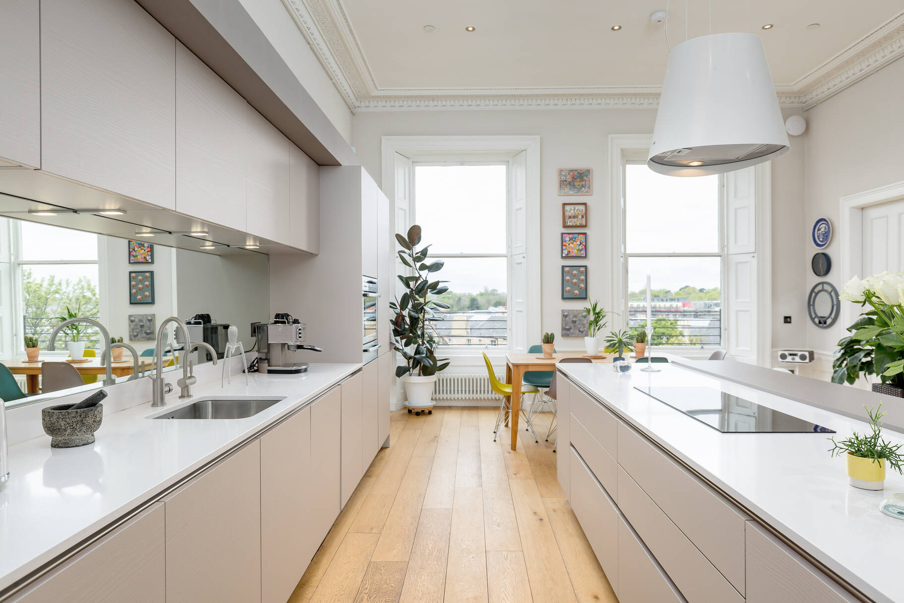Crescent House Breakfast Room & Bar