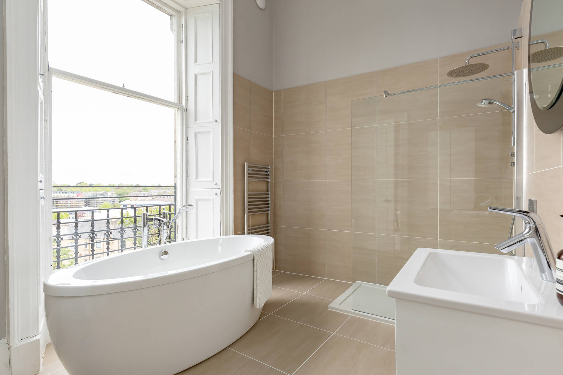 Canonmills Ensuite (available when you book exclusive use of Crescent House for up to 10 people)